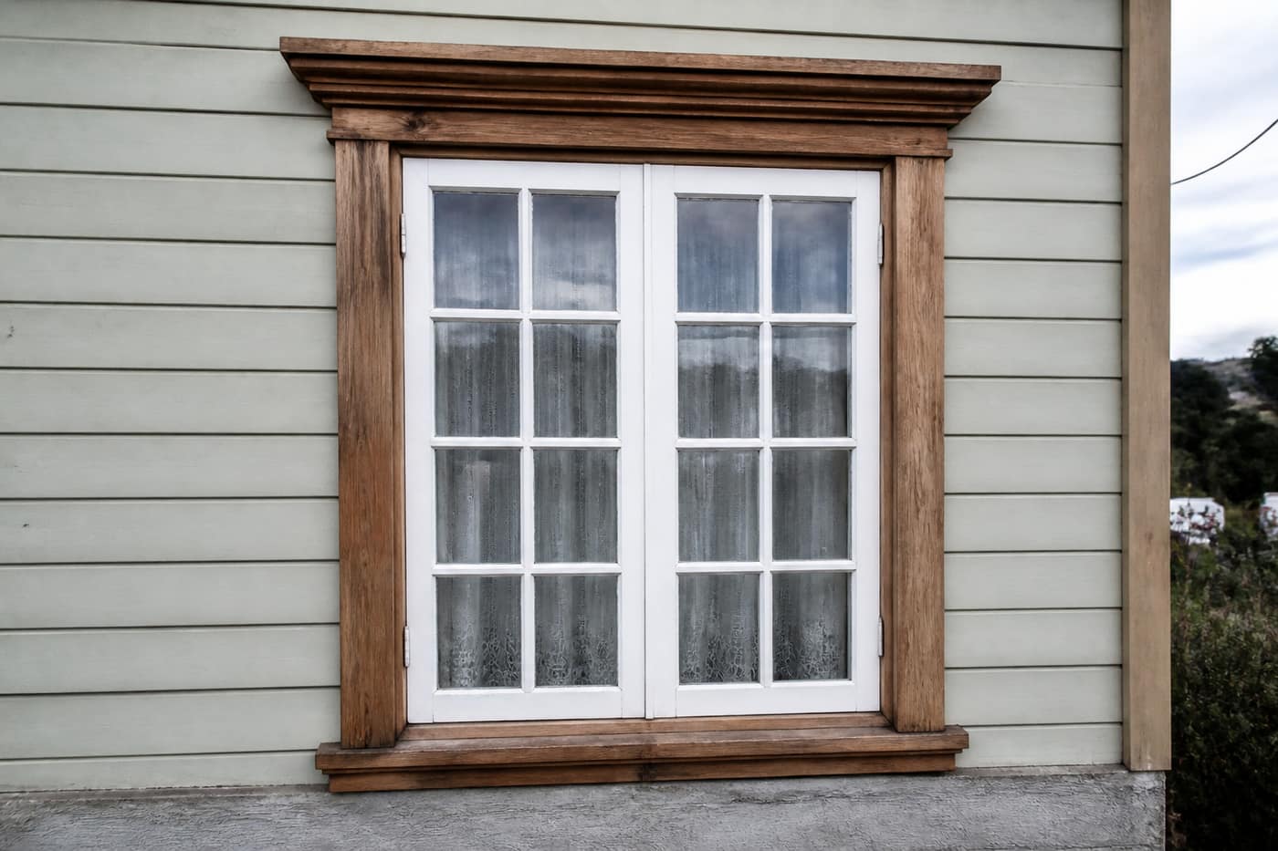 Ventana de madera en una casa. Foto de referencia, no es un trabajo de Winwood.